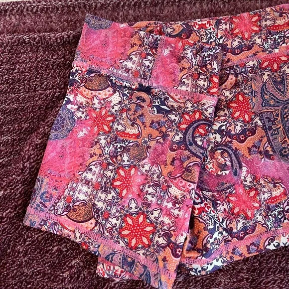 Paisley Print Women's Athletic Shorts - Picture 2 of 3